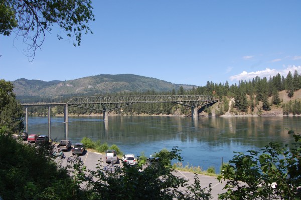 ... overlooking the boat launch toward the bridge going north.